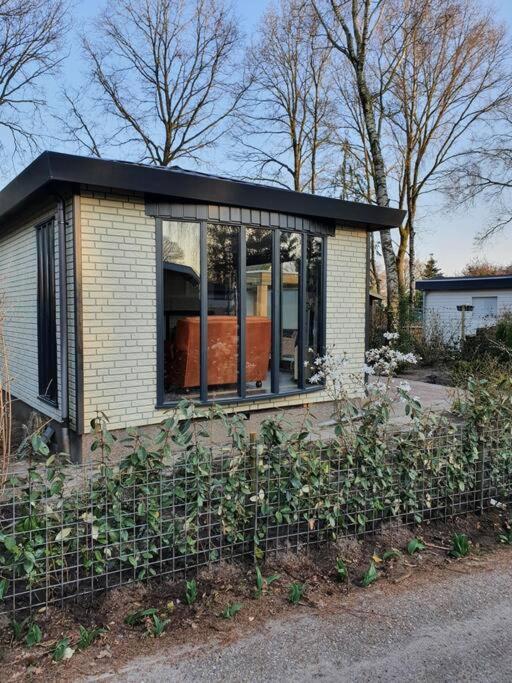 Cozy Chalet For 4 Veluwe Putten Exteriör bild